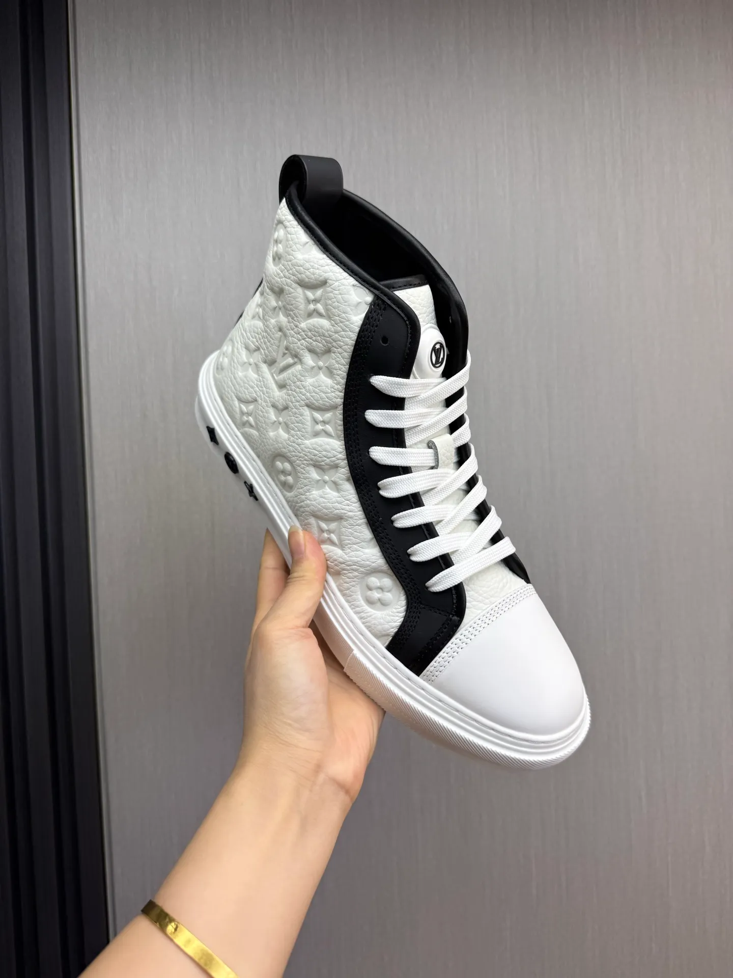 Men's shoes 💰840💰 LOUIS VUITTON [Luden Yiwei] The new trendy Lv is on the market 🎁, casual and fashionable men's shoes 👟 1:1 shipment ⬆️The upper is made of imported cowhide + cowhide mesh lining, the original wear-resistant rubber outsole, the version is simple and elegant, exclusive for trendy men. 38-45 (38.45 is non-refundable if made to order)
